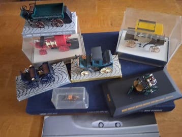 1:43 - Modelauto (9) - Naast 2 boeken, 7 modellen - Modellen, Nieuw
