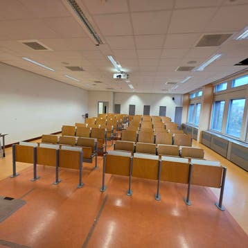 Inrichting collegezaal inklapbare stoelen met schrijftafel 5, Ophalen of Verzenden, Nieuw