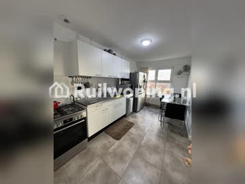 Woningruil: Flat in Den Haag Laak voor grotere flat, Den Haag