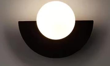 Nordic LED Wandlamp – Smeedijzer met Matte Kunststof Bal, Verzenden, Nieuw