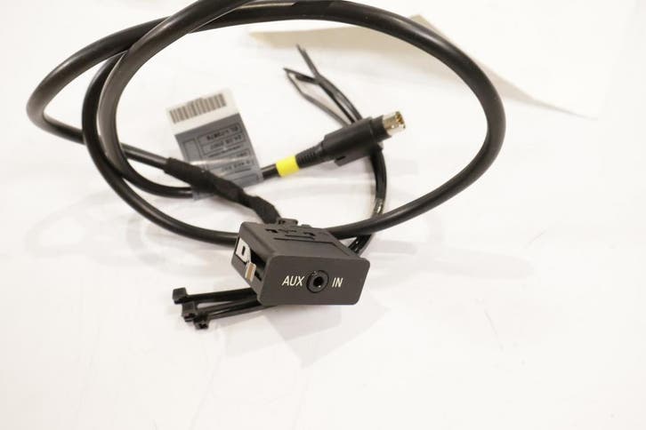BMW X6 E71 OEM Ombouwset met AUX aansluiting 65120429174, Auto-onderdelen, Elektronica en Kabels, Gebruikt, Ophalen of Verzenden