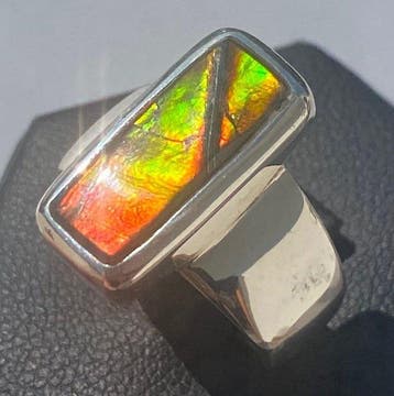 Zeer zeldzame ammoliet-edelsteen - exclusieve zilveren ring