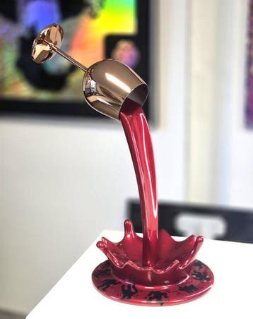 Patryk Konrad - Wine pour frozen frame sculpture - Keith