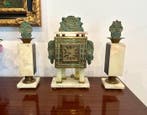 F. Martin - sculptuur, Orologio in marmo completo di due, Antiek en Kunst, Antiek | Meubels | Stoelen en Banken
