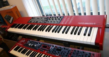 Nord Electro 3 – 73 in prima staat met garantie, Ophalen of Verzenden, Zo goed als nieuw