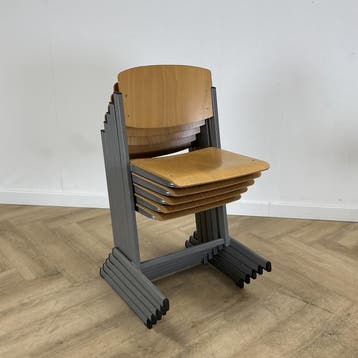 Eromes schoolstoel / stapelstoel zithoogte 46 cm,  Licht, Ophalen of Verzenden, Gebruikt, Hout, Eén
