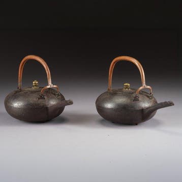 Chôshi  (sakeketel) - IJzer (gegoten), Koper, Messing -