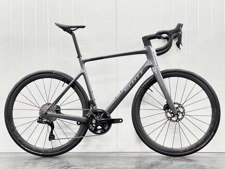 Scott Addict 30 Large carbon 105 Di2 2x12v Grey VAN €3799, Fietsen en Brommers, Fietsen | Racefietsen, Meer dan 20 versnellingen