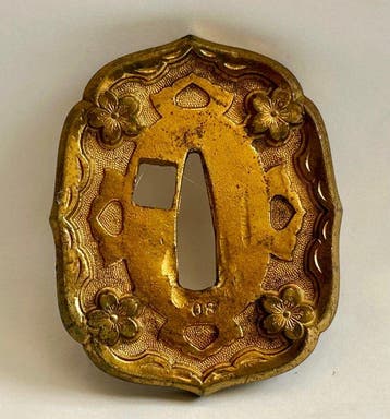 Japanse shin-gunt tsuba (zwaardhandbescherming) – Messing