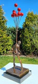 Beeld, Girl with Balloon by Banksy Styl - 54 cm - brons
