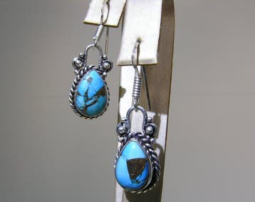 Turquoise oorbellen - Hoogte: 36 mm - Breedte: 11 mm- 4.6 g