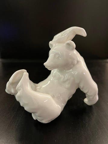 KPM - Heinrich Ernst Weisser - Figuur - Polar Bear Greeting