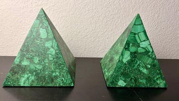 Decoratief ornament - Twee decoratieve piramides van, Antiek en Kunst