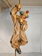 jun asilo - jun asilo - Beeld, Clown aan touw - 68 cm - Hars