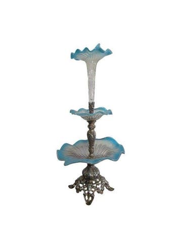 Epergne - Verzilverd, opaalachtig glas