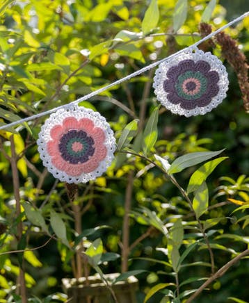 Haakpatroon Bloemenslinger - feestelijke decoratie met kwa, Ophalen of Verzenden, Nieuw