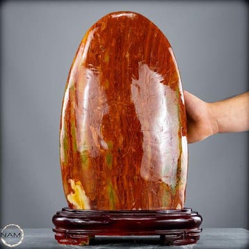 China Jaspis Freiform op houten sokkel – Monumentaal