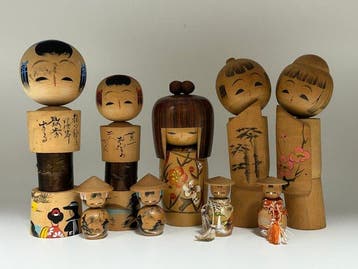 Vintage Japanse Kokeshi-collectie – 9 houten poppen – Tanaka