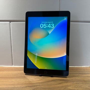 Apple iPad (5th Generation) 128GB Wifi - Mobiele telefoon, Spelcomputers en Games, Nieuw