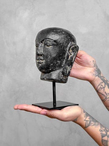 Beeld, NO RESERVE PRICE - Lavastone Budha Head on a custom