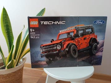 Lego - Technic - 42213 - Super Set - LEGO Technic - SUV Ford, Nieuw