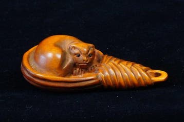Absolute veiling - gesigneerde Ishikawa-buxushout netsuke