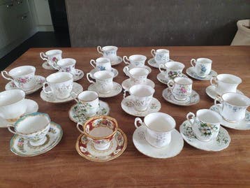 Royal Albert - Tafelservies (22) - divers - Been, Porselein, Antiek en Kunst