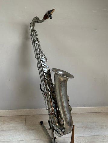 E. Beaugnier - - Altsaxofoon - Frankrijk (Zonder, Muziek en Instrumenten, Nieuw