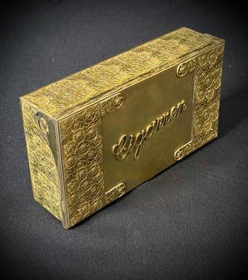Sigarendoos - Bronsplaat - (gewalst) - (verguld) & houten