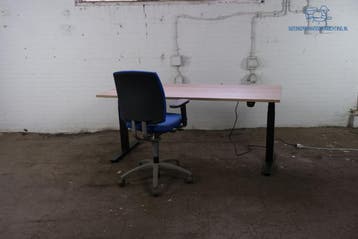 ZGAN elektrisch bureau Robson eiken 180x80 cm zwart frame, Zit-sta bureau, Gebruikt, Verzenden, Overige merken
