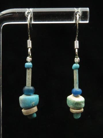 Oud-Egyptisch Oorbellen gemaakt van glas en faience, Sieraden, Tassen en Uiterlijk