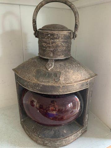 Navigation lamp, Schuurvondst: Antieke scheepslamp Port -