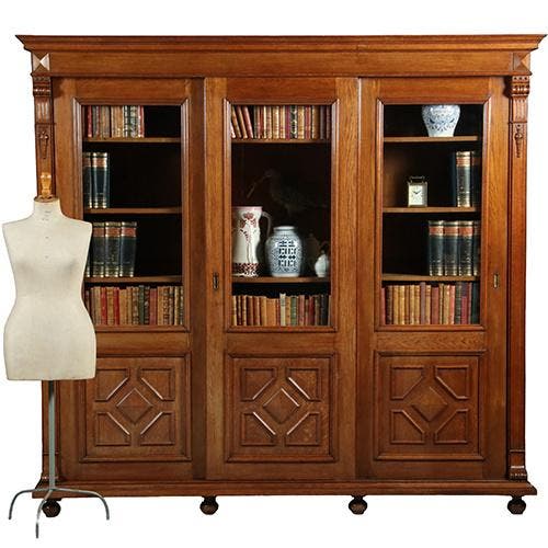 Boekenkast of Bibliotheekkast met drie schuifdeuren en verst, Antiek en Kunst, Antiek | Meubels | Kasten, Ophalen of Verzenden