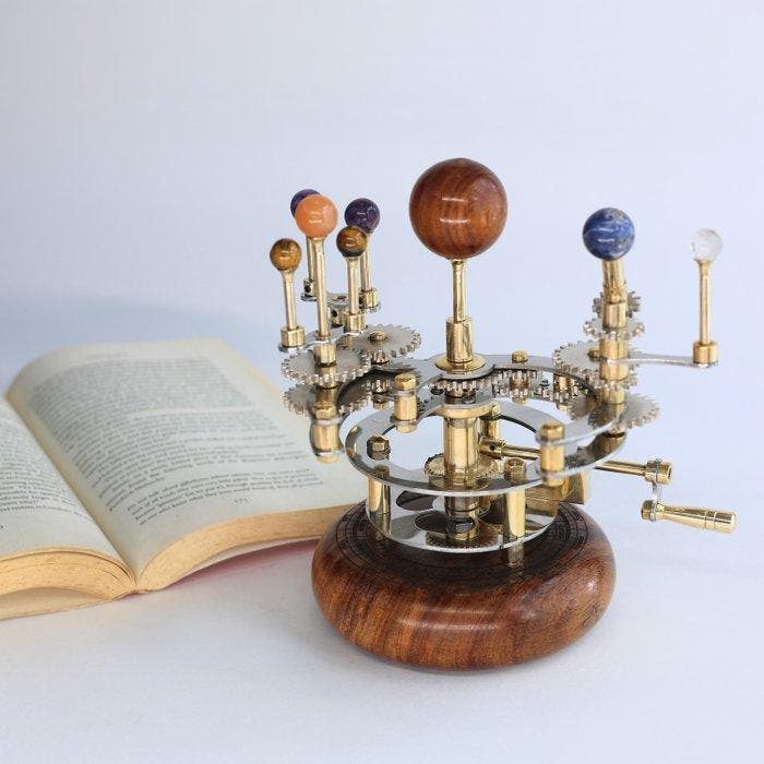 Met de hand gemaakt mechanisch orrery met zon, Mercurius,, Antiek en Kunst, Kunst | Designobjecten