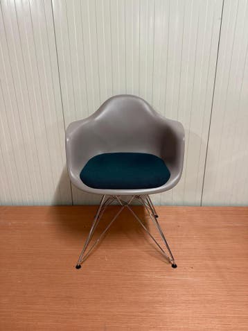 Vitra Stoelen Met Gestoffeerde Zitting - Uitvoering Dar, Overige kleuren, Verzenden, Zo goed als nieuw, Bureaustoel