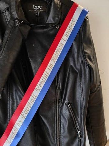 Voetbalsjerp oid sjerpen bedrukt 75 mm vlag met goud opdruk, Ophalen of Verzenden, Nieuw
