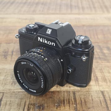 Nikon EM + 28mm 1:2.8 nr. 2369, Audio, Tv en Foto, Fotocamera's Analoog, Ophalen of Verzenden, Gebruikt, Nikon