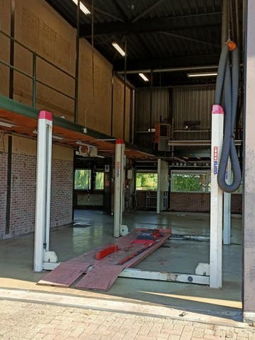 4-Koloms hefbrug met ingebouwde krik, Stertil Koni, ST-40, Nieuw
