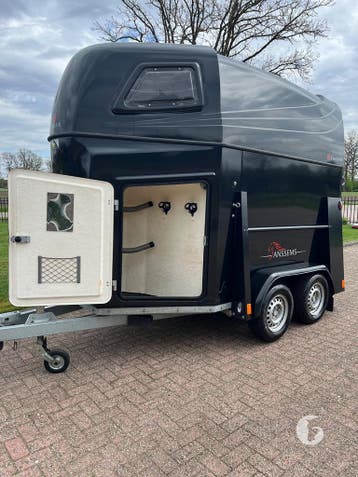 Oerdegelijke Anssems 2 paards! Met zadelkamer!, Ophalen, Zo goed als nieuw