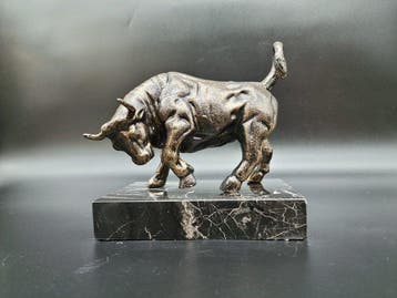 Beeld, Bull on Marble Base - 17 cm - Marmer, IJzer - 2026