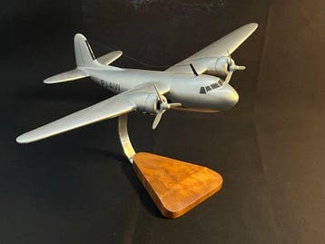Bader Models - Modelvliegtuig - Mahonie houten Douglas DC-5