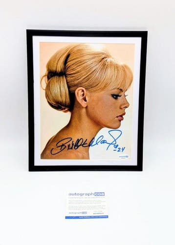 James Bond - Britt Ekland Signed Photo - Framed + Autograph, Nieuw