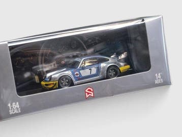 Street Warrior 1:64 - Modelauto - Porsche 911 RWB Martini, Nieuw