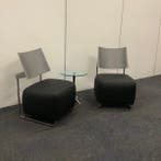 Complete set van 2 design stoelen + design tafel, Harri, Ophalen of Verzenden, Gebruikt, Zwart, Stof