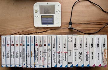Nintendo - 2DS + 22 Games + Charging Cable -, Nieuw