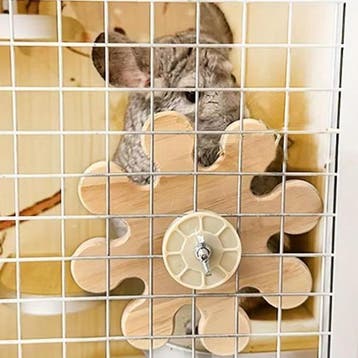 Houten Roterend Kauwspeeltje Hangend voor Kleine Dieren, Verzenden