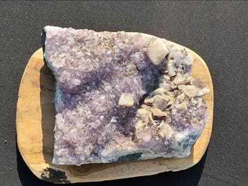 Grote amethist met fluorescerend calciet: stralende, Verzamelen