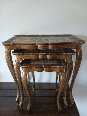 Bijzettafel (3) - Verguld hout - Florentijnse nesttafeltje