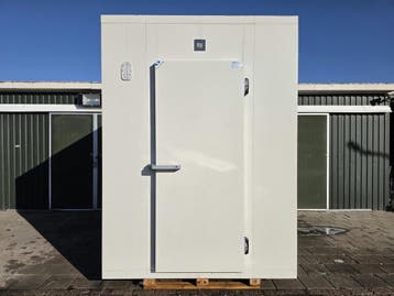 Vriescel 190 x 226 x 256 cm stekker klaar, Nieuw in verpakking, Koelen en Vriezen