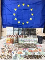 Wereld. Collection of coins, stamps and banknotes and more